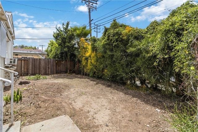 6930 Vanalden, Reseda, CA 91335