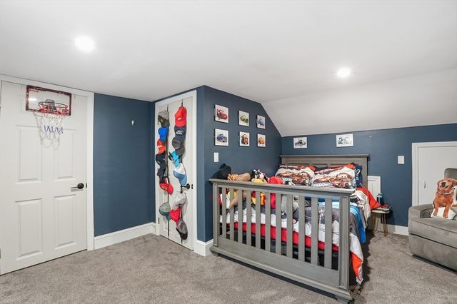 98 Cliffe Ave, Swansea, MA 02777