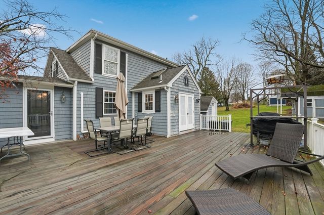 98 Cliffe Ave, Swansea, MA 02777