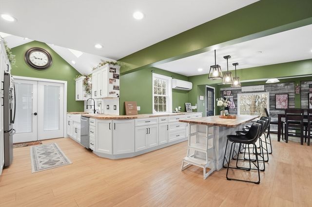 98 Cliffe Ave, Swansea, MA 02777