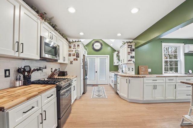 98 Cliffe Ave, Swansea, MA 02777