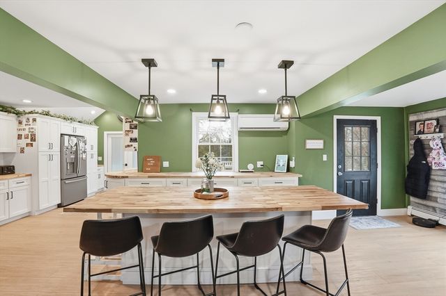 98 Cliffe Ave, Swansea, MA 02777