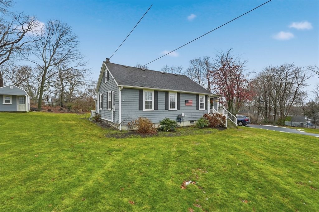98 Cliffe Ave, Swansea, MA 02777