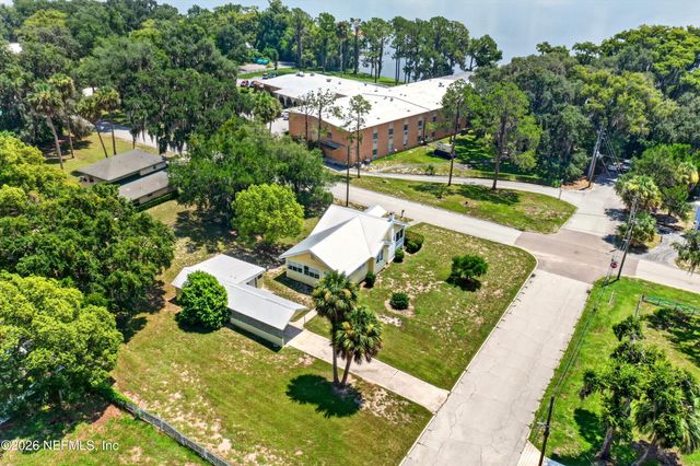 101 N LAKE Street, Crescent City, FL 32112