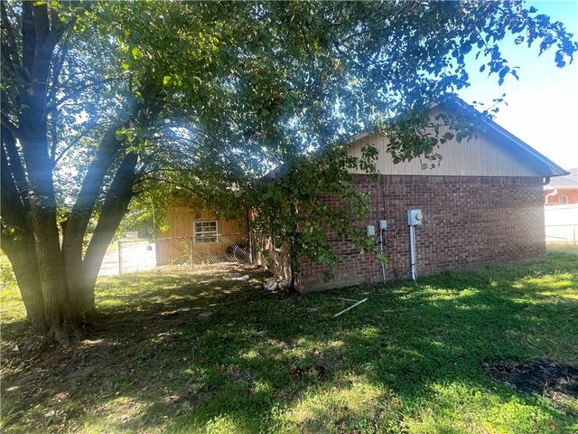 10 Cagle, Clarksville, AR 72830