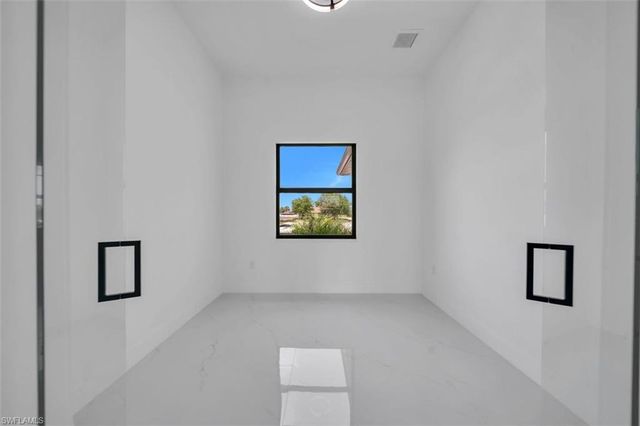 3901 3rd ST SW, Lehigh Acres, FL 33976