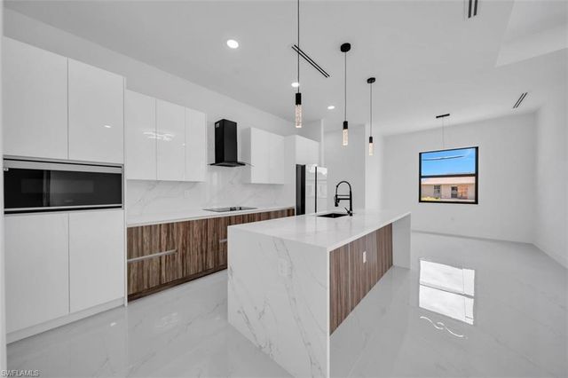 3901 3rd ST SW, Lehigh Acres, FL 33976