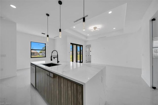 3901 3rd ST SW, Lehigh Acres, FL 33976