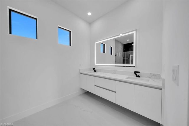 3901 3rd ST SW, Lehigh Acres, FL 33976