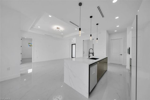 3901 3rd ST SW, Lehigh Acres, FL 33976