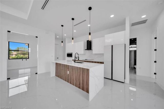 3901 3rd ST SW, Lehigh Acres, FL 33976