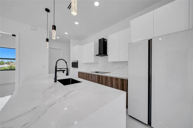 3901 3rd ST SW, Lehigh Acres, FL 33976