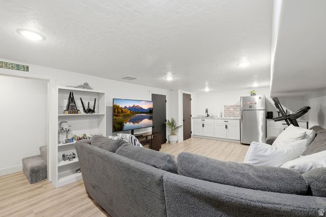 8446 W BECKVILLE DR, Magna, UT 84044