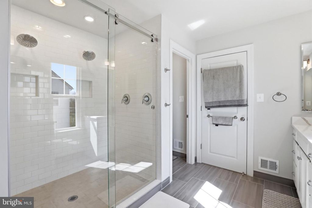 Image 42 of property listing at 6702 SAVANNAH DR, Brandywine, MD 20613