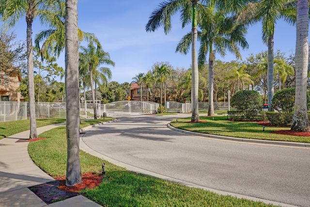 5889 Monterra Club Drive, Lake Worth, FL 33463