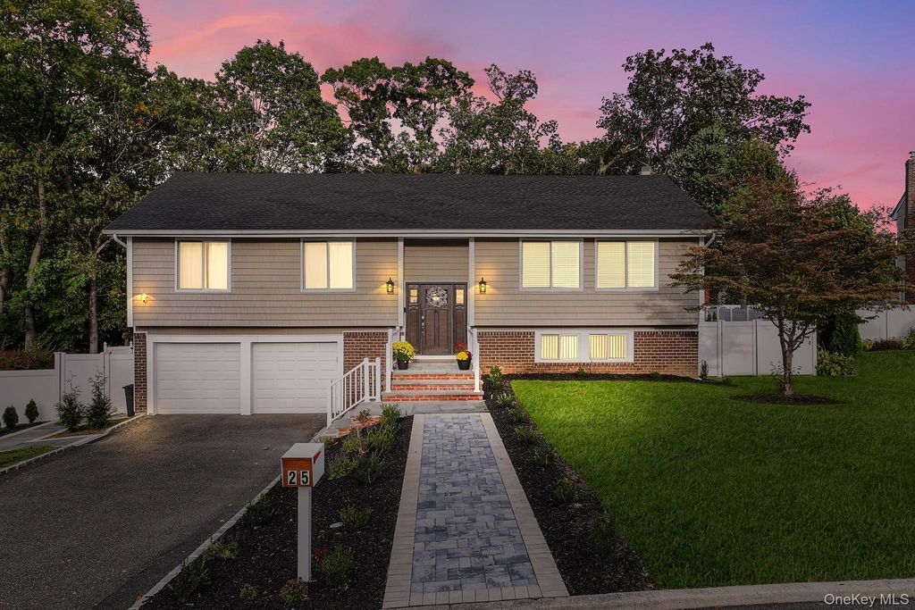 25 Hitching Post Lane, Glen Cove, NY 11542