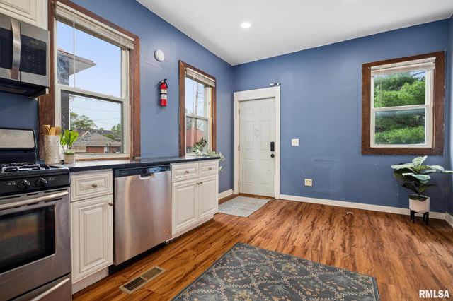 1507 W BARKER Avenue, Peoria, IL 61606