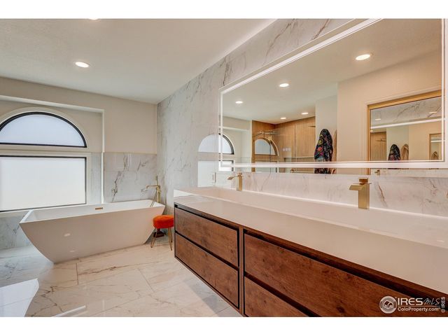 1118 Oakhurst Dr, Broomfield, CO 80020