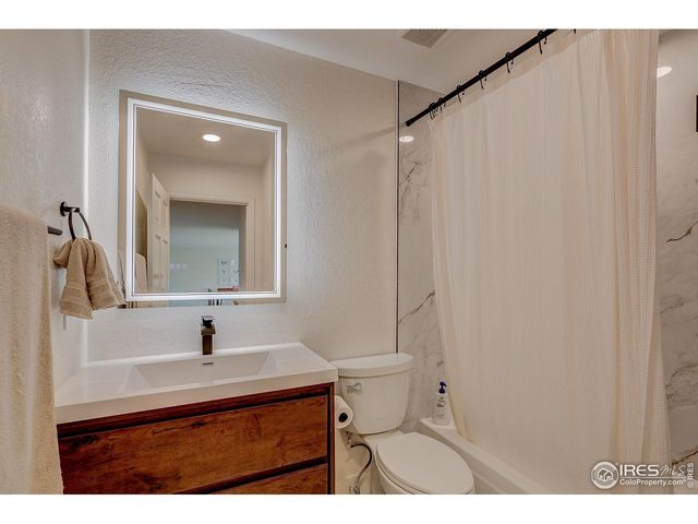 1118 Oakhurst Dr, Broomfield, CO 80020