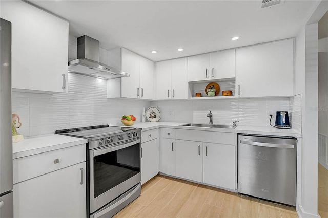 995 LAGUNA DRIVE 103, Venice, FL 34285