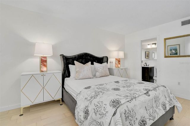 995 LAGUNA DRIVE 103, Venice, FL 34285