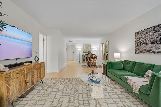 995 LAGUNA DRIVE 103, Venice, FL 34285