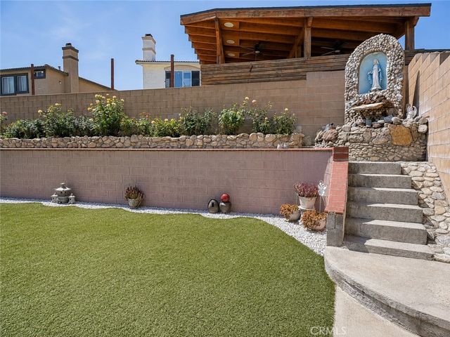 16872 Hazeltine Court, Fontana, CA 92336