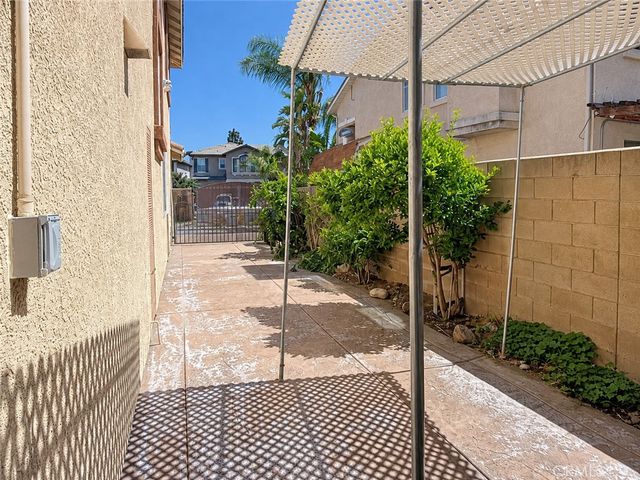 16872 Hazeltine Court, Fontana, CA 92336