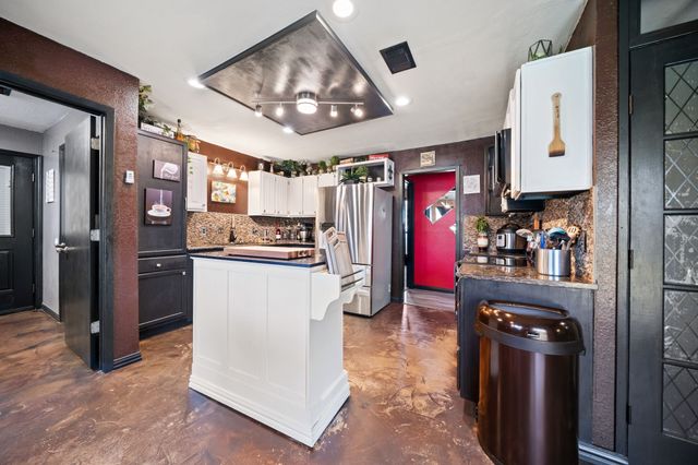 206 County Road 43340, Paris, TX 75462