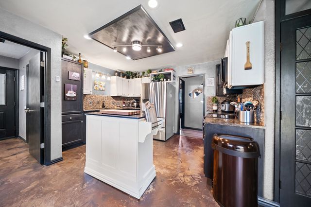 206 County Road 43340, Paris, TX 75462