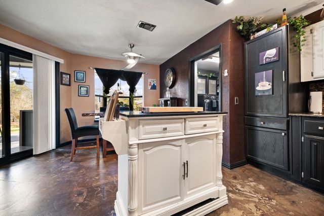 206 County Road 43340, Paris, TX 75462