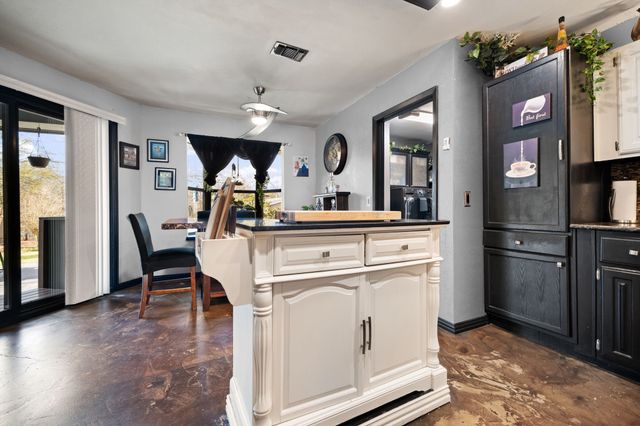 206 County Road 43340, Paris, TX 75462