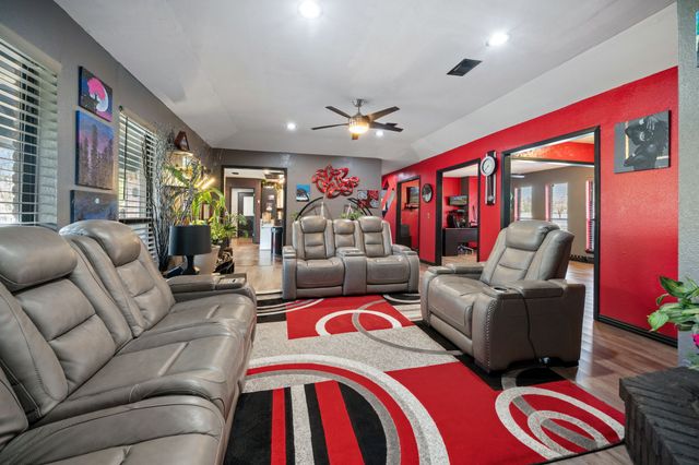 206 County Road 43340, Paris, TX 75462