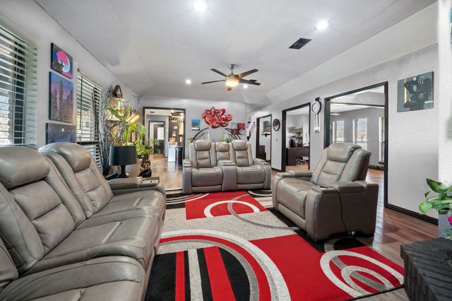 206 County Road 43340, Paris, TX 75462