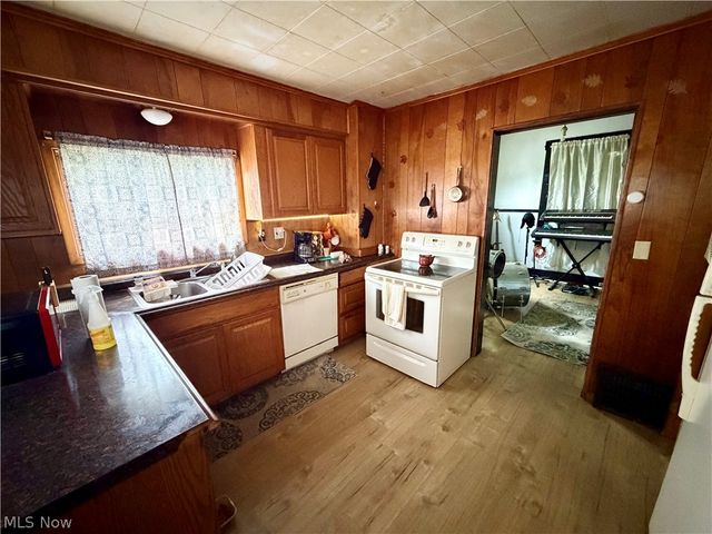2013 17th Street NE, Canton, OH 44705