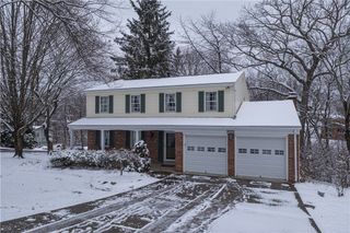 221 Disney Dr, Moon/crescent Twp, PA 15108