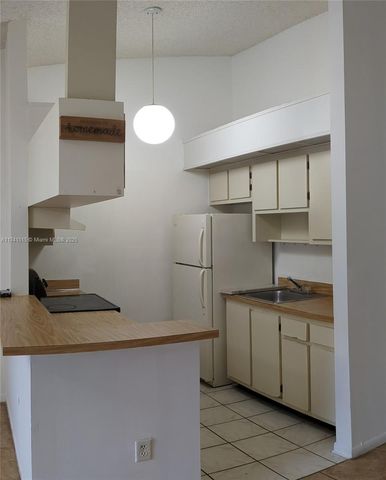 917 NE 199th St 206, Miami, FL 33179