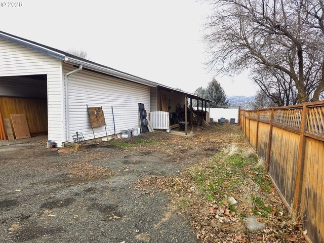 633 Se Hillcrest Rd, John Day, OR 97845