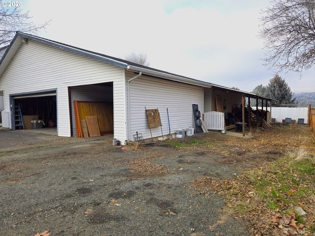 633 Se Hillcrest Rd, John Day, OR 97845