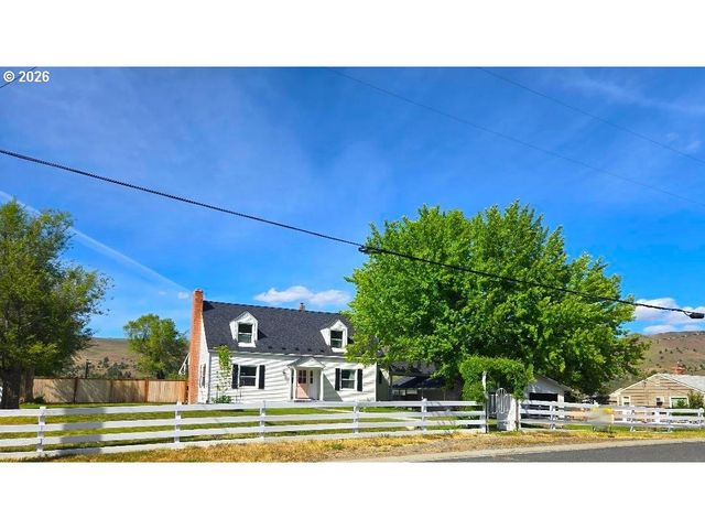 633 Se Hillcrest Rd, John Day, OR 97845