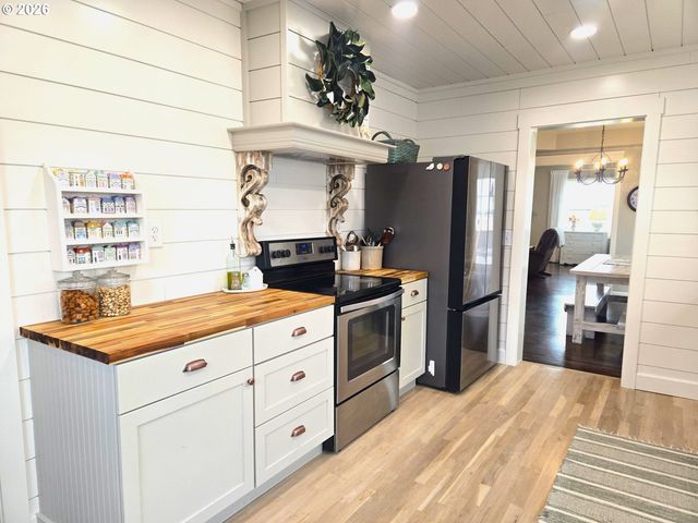 633 Se Hillcrest Rd, John Day, OR 97845