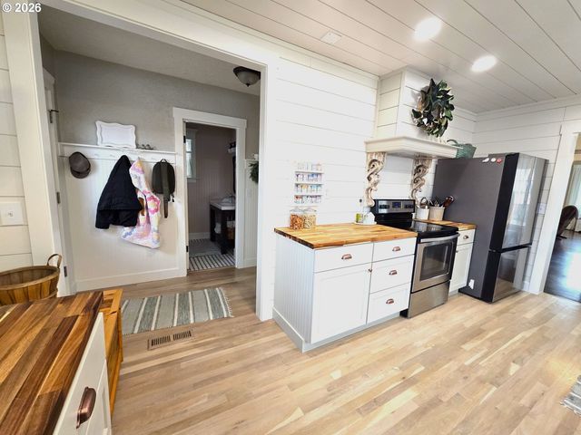 633 Se Hillcrest Rd, John Day, OR 97845