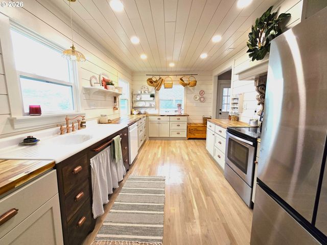 633 Se Hillcrest Rd, John Day, OR 97845