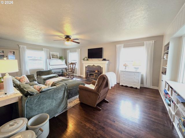 633 Se Hillcrest Rd, John Day, OR 97845