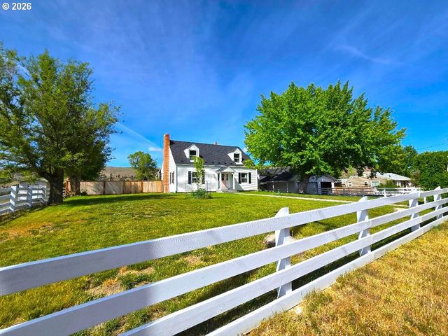 633 Se Hillcrest Rd, John Day, OR 97845