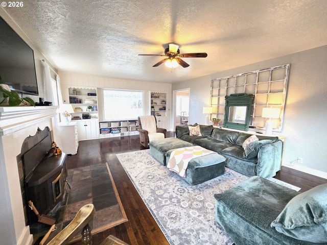 633 Se Hillcrest Rd, John Day, OR 97845