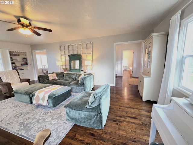 633 Se Hillcrest Rd, John Day, OR 97845