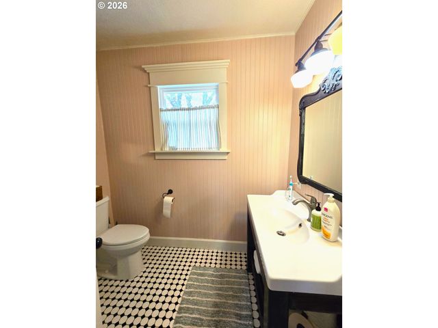 633 Se Hillcrest Rd, John Day, OR 97845