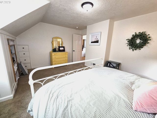 633 Se Hillcrest Rd, John Day, OR 97845