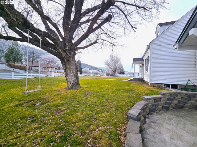 633 Se Hillcrest Rd, John Day, OR 97845